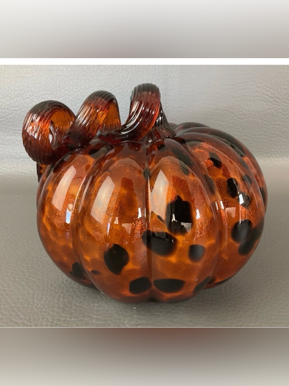 LENOX ART GLASS LEOPARD-PRINT PUMPKIN/GOLD SPECKLED FINISH-CURVED STEM